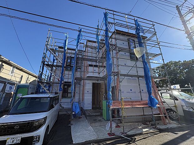 建築中の戸建て住宅の外観