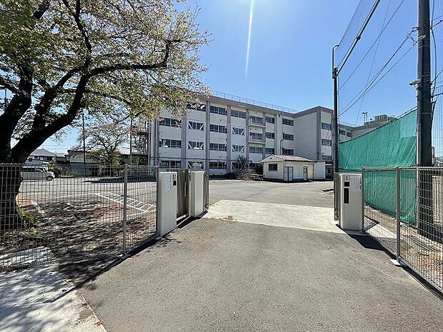 八王子市立四谷中学校 距離約995m