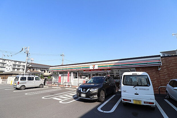 セブンイレブン 厚木岡田4丁目店 距離約550m
