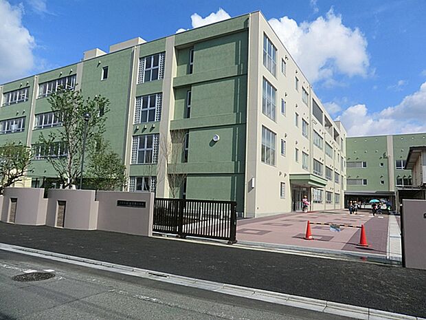川崎市立東高津小学校　距離約160m