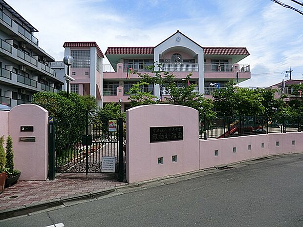 諏訪幼稚園　距離約220m
