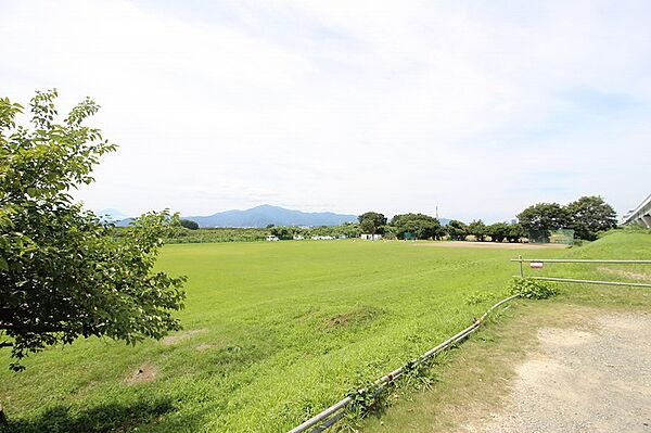 倉見スポーツ公園　距離約850m