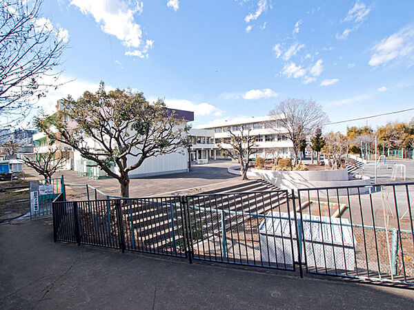 町田市立高ヶ坂小学校　距離約280m