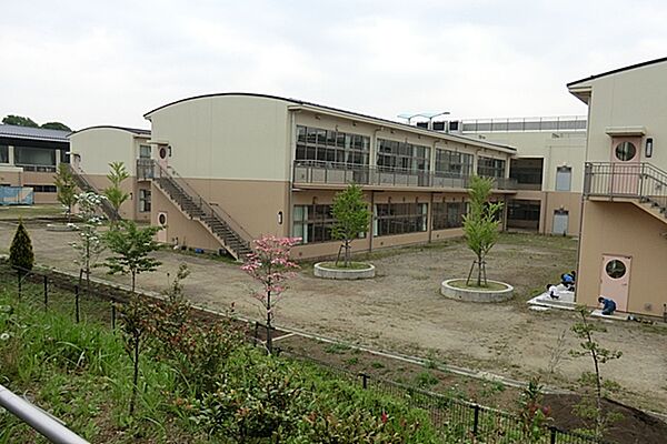 八王子市立みなみ野君田小学校　距離約250m