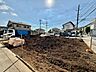 周辺：建築前の更地と周辺の住宅街