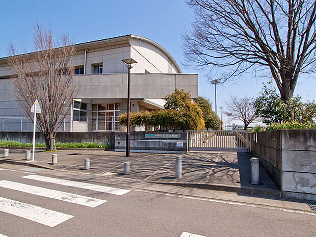 伊勢原市立石田小学校 距離約1400m