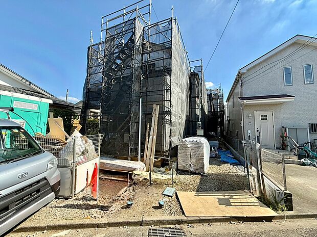 建築中の戸建て住宅の外観