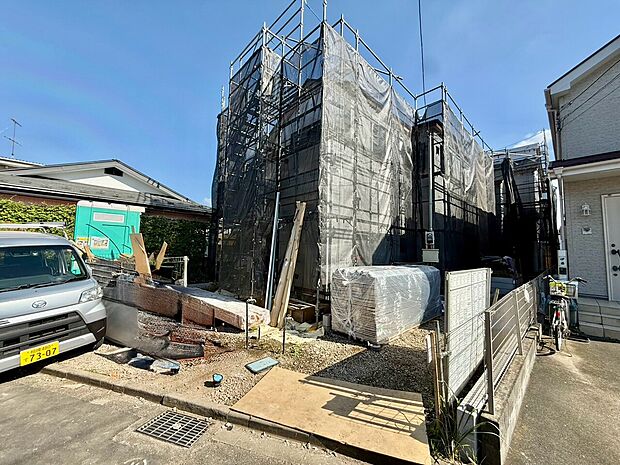 建築中の戸建て住宅の外観