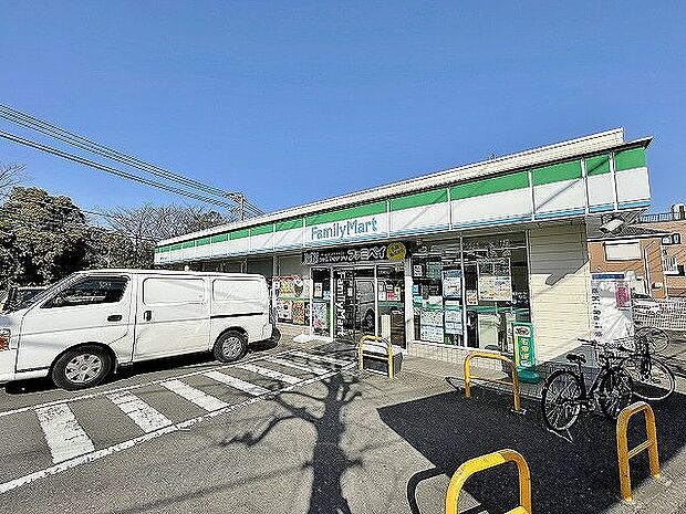 ファミリーマート　青葉すみよし台店　距離約220m