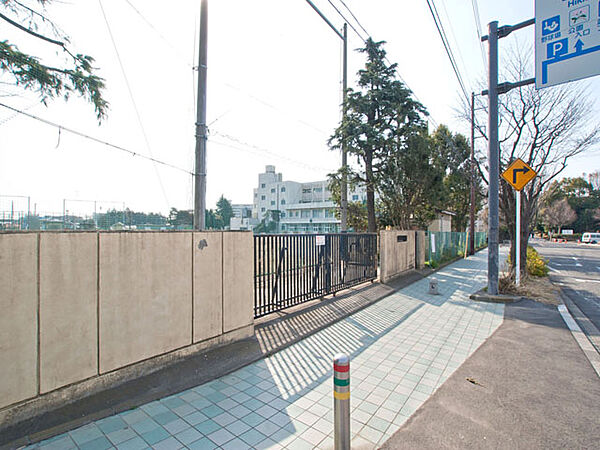 大和市立引地台中学校　距離約1070m
