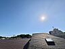 その他：屋根越しに青空と太陽が見える景観