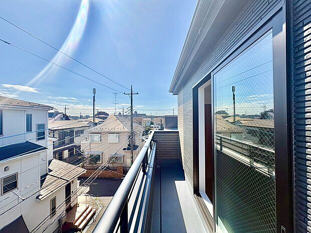 バルコニーから見た周辺の住宅街