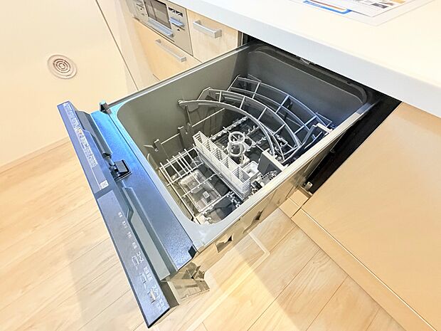 キッチン下部に食器洗い乾燥機を設置
