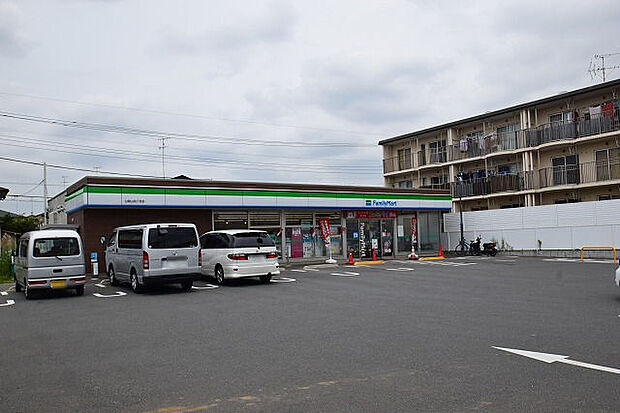 ファミリーマート 日限山4丁目店 距離約400m