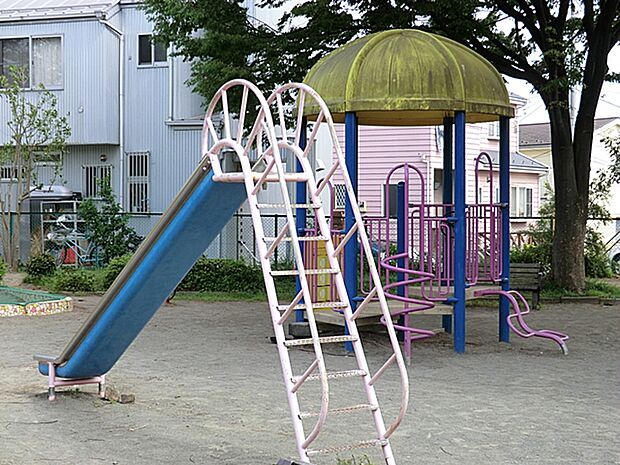 稲荷前第一公園 距離約50m