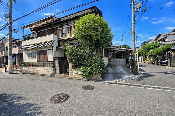 間口も広く、建て替え用地としてピッタリです。