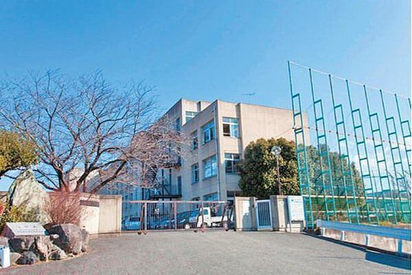 羽曳野市立河原城中学校まで1681m