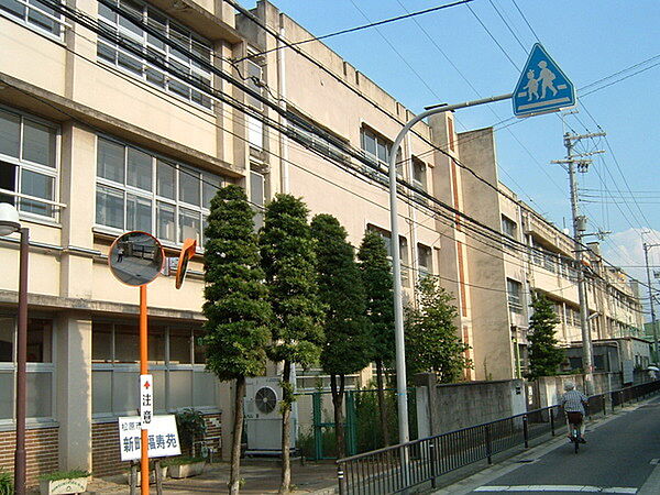 松原市立布忍小学校まで824m