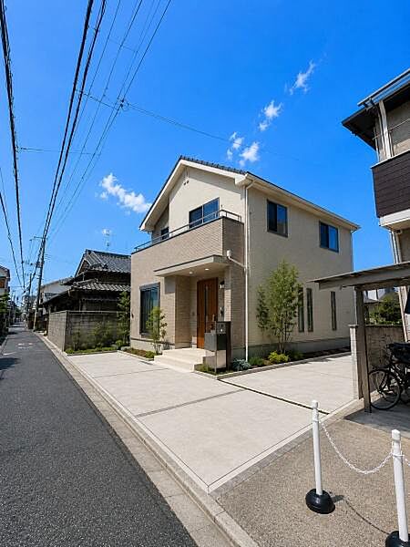 本画像は完成予想イメージ（CG）であり、実際の建物配置・外観・外構・植栽等とは異なる場合があります。