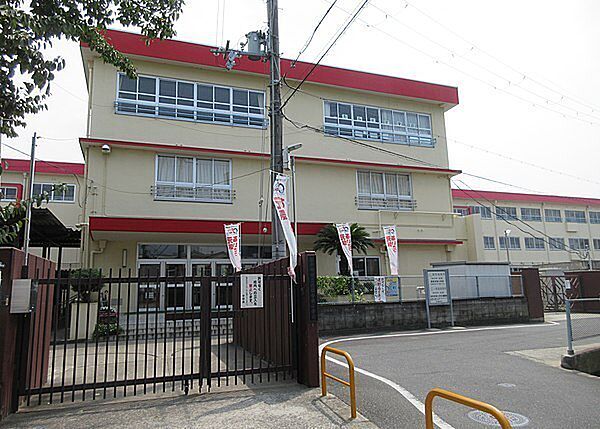 藤井寺市立道明寺南小学校まで812m
