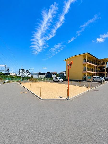 建築条件なしの売土地です。現状は更地です。CGにて合成しております。
