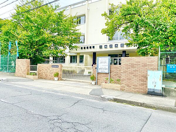 藤井寺市立道明寺中学校まで832m