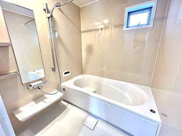 浴室は広々1坪タイプ、お子様との入浴でも、ゆったり入浴可能です。