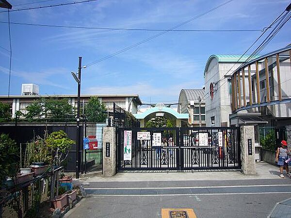 藤井寺市立藤井寺小学校まで895m
