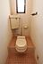 トイレ：画像は2Fトイレ。1Fトイレは通常の様式便座です。