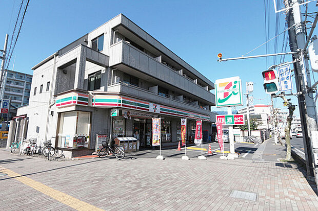 セブンイレブン北越谷駅東口店まで327m