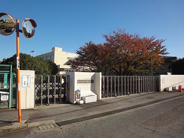 厚木市立戸室小学校まで60m