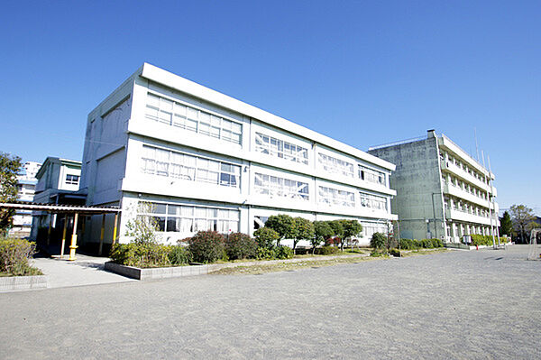 厚木市立厚木第二小学校まで1000m