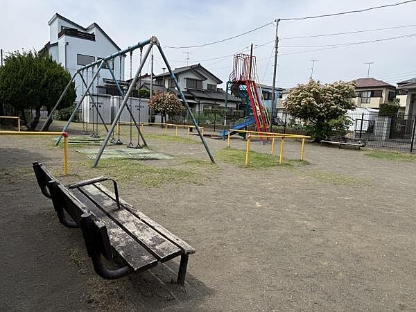 松浪公園（ぐるぐる公園）まで160m