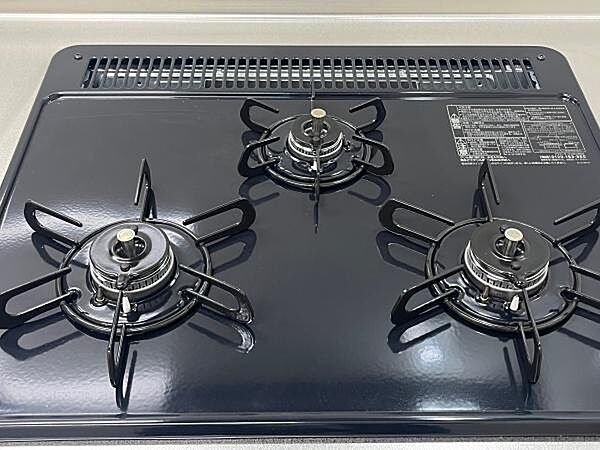 三口コンロあり！効率よくお料理ができ、時間短縮になります。