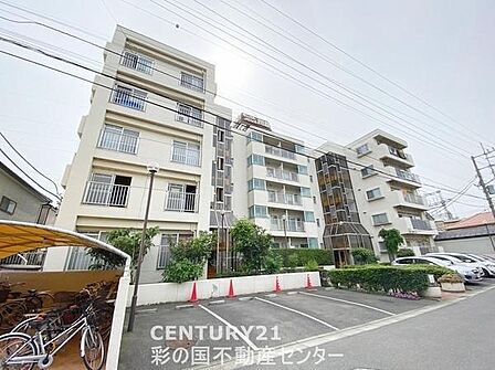 外観になります!駅から徒歩6分、周辺施設も充実していて好立地な5階建てのマンションになります!