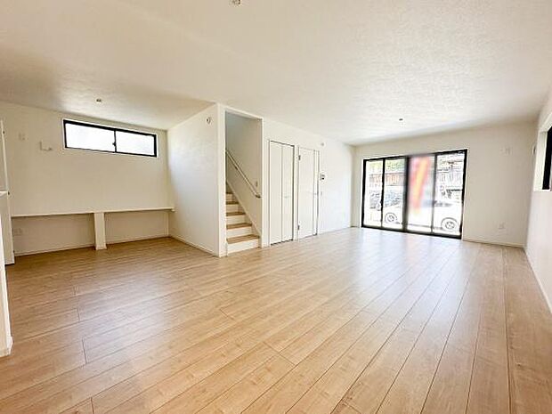 リビングにはスタディカウンターをご用意♪お子様のリビング学習やリモートワークにぴったりです！