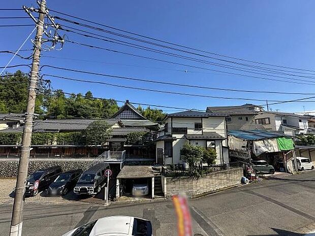 バルコニーは手軽なリフレッシュ空間！家事やお仕事の合間などに外の空気を吸って深呼吸。気持ちよく気分転換できます。