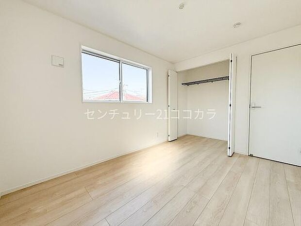 お子様の成長後ものびのび過ごせる広さの洋室。北側のお部屋は陽当たりが良すぎないため、夏でも快適に過ごせます。