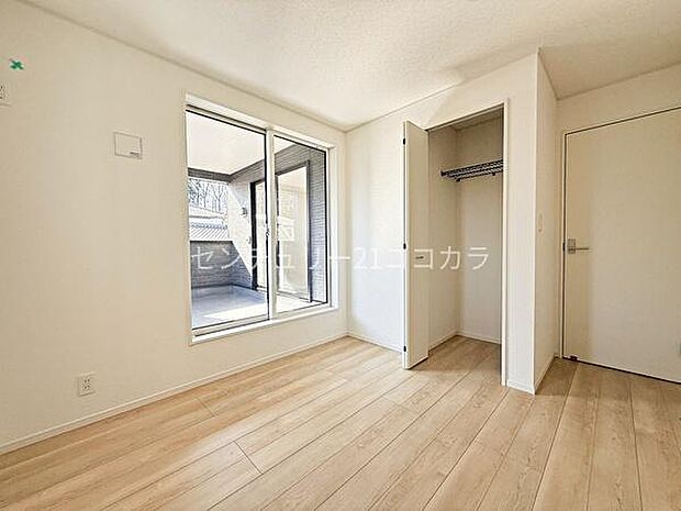 2階の2部屋がバルコニーに面し、開放感も味わえます。全居室に収納スペースがついており、お部屋をより広くスッキリと使えます。