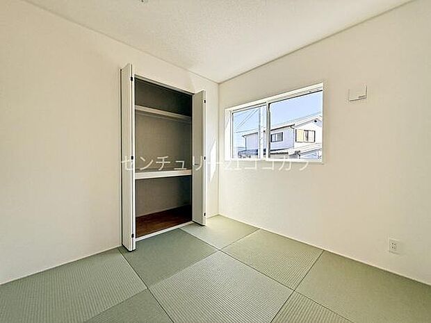 畳の心地よさと伝統的な風情が日常に癒しをもたらし、客間としても重宝します。客室としてはもちろん、お子様のお昼寝スペースにもピッタリ！