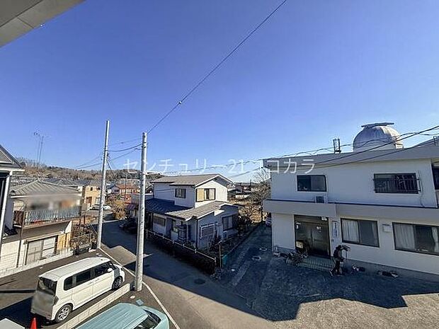 さえぎるもののないバルコニーからの眺望♪晴れた日には青空が広がります。椅子を置いて、のんびりリフレッシュに最適です☆