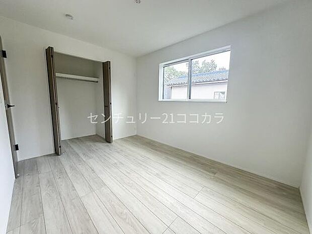 6帖のゆとりある広さの洋室。成長後のお子様ものびのび過ごせる広さが魅力的です♪