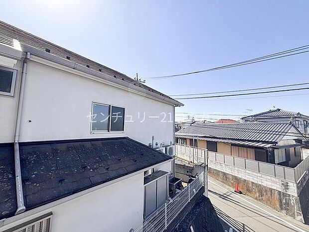 バルコニーからの眺望バルコニーからの眺めは開放感たっぷり!広がる風景を見渡しながら、ホッと一息つける贅沢な時間を過ごせます。