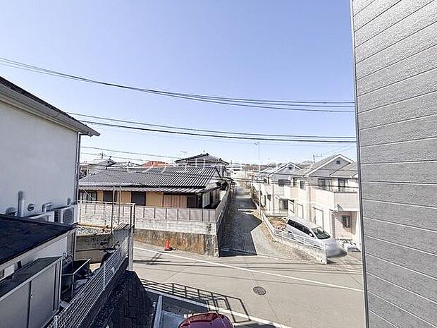 バルコニーからの眺望バルコニーは気軽にリフレッシュできる空間!家事やお仕事の合間などに外の空気を吸って深呼吸。気持ちよく気分転換できます。