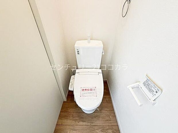 清潔感のある白を基調としたトイレは、いつも清潔に保てるウォシュレット機能付トイレを装備。トイレは各階にあるので、忙しい朝もバタバタせずに済みます。