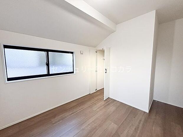 2階洋室4部屋と部屋数が多く、テレワーク用のお部屋やお子様の個室など、ライフスタイルに合わせた使い方のしやすい間取りです。