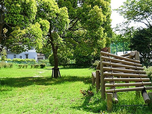 谷地川児童遊園まで500m