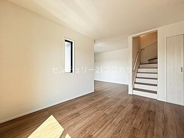 LDK16.25帖ダイニングスペースとリビングがほどよく分けられ、食事の時間を大切にしたいご家族にぴったりの間取り。学校でのお話などを聞きながら、笑顔あふれる食卓になりそうです。