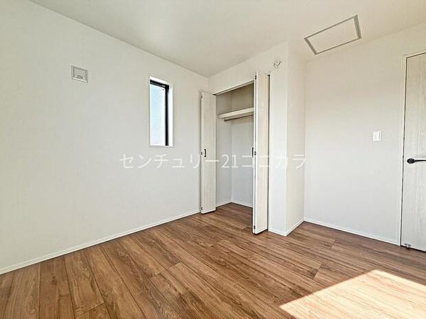 2階洋室4.93帖2階の洋室4部屋の間取り!お子様が成長して個室が必要になっても充実したプライベート空間を確保できます。全室収納完備です!