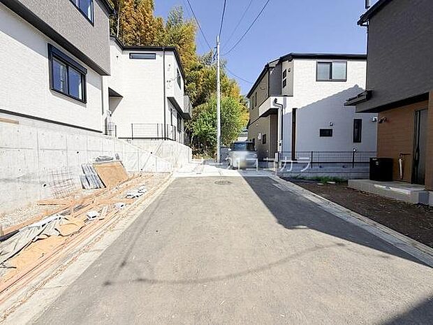 前面道路を含む現地写真